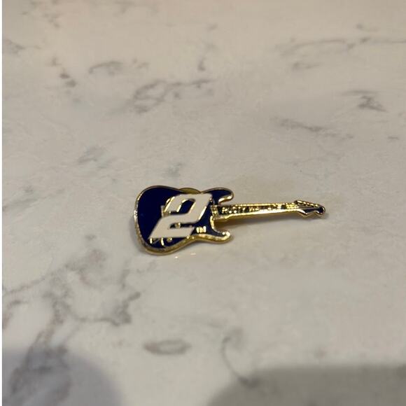 Vintage pin NASCAR Rusty Wallace's #2 car guitar pin 1998 limited edition - Picture 2 of 4